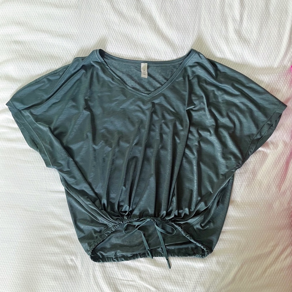 LULULEMON TOP